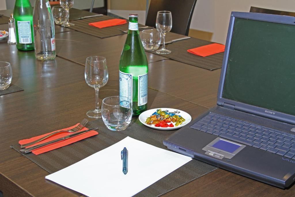 Hotel-Restaurant La Caborne Limonest Ngoại thất bức ảnh
