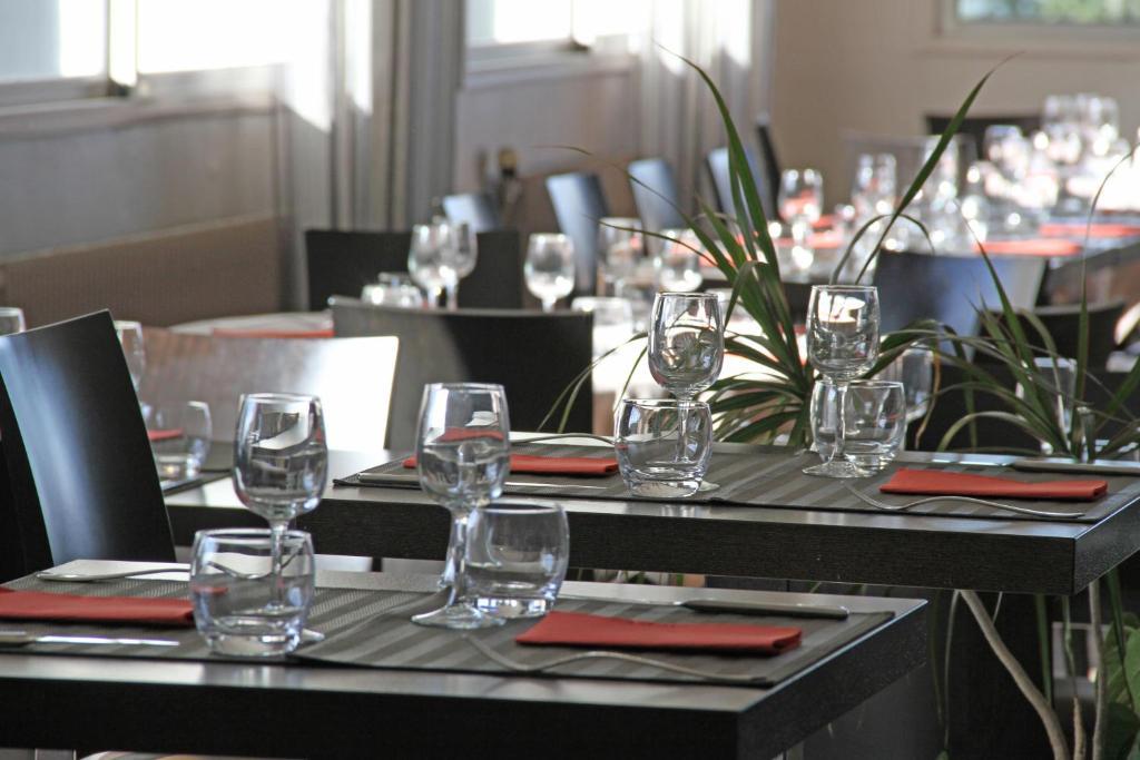 Hotel-Restaurant La Caborne Limonest Ngoại thất bức ảnh